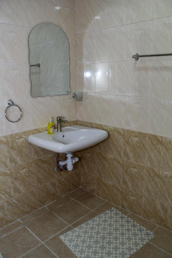 Bee Lucky Hostel And Tours Ереван Экстерьер фото