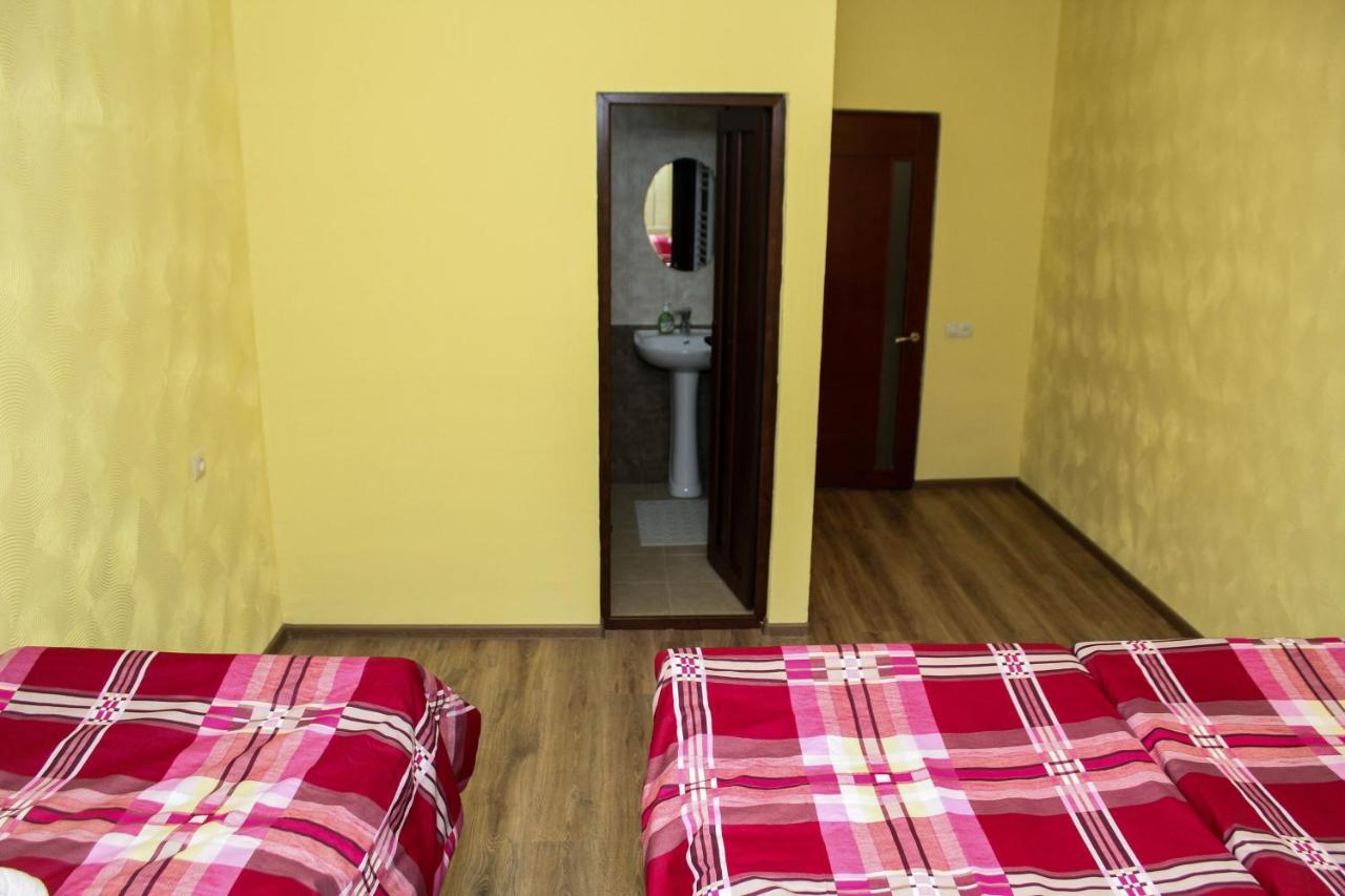 Bee Lucky Hostel And Tours Ереван Экстерьер фото